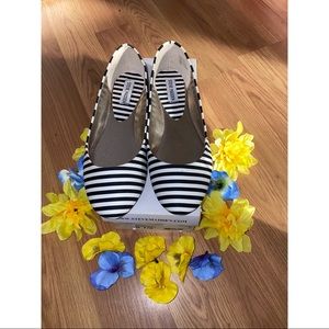 Steve Madden Hilo Black/White Stripe Flat Shoes